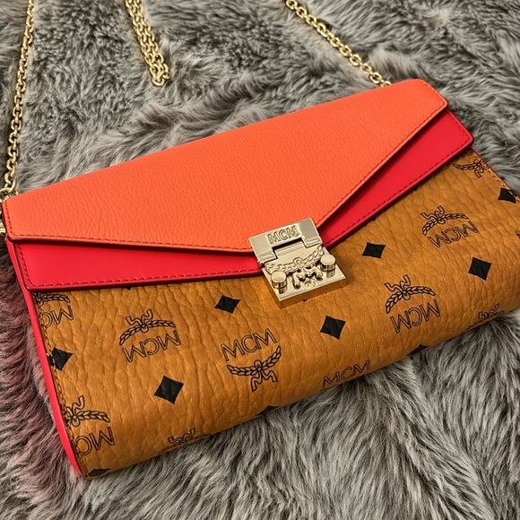 MCM Hot Coral Crossbody PERFECT CONDITION - Picture 6 of 6